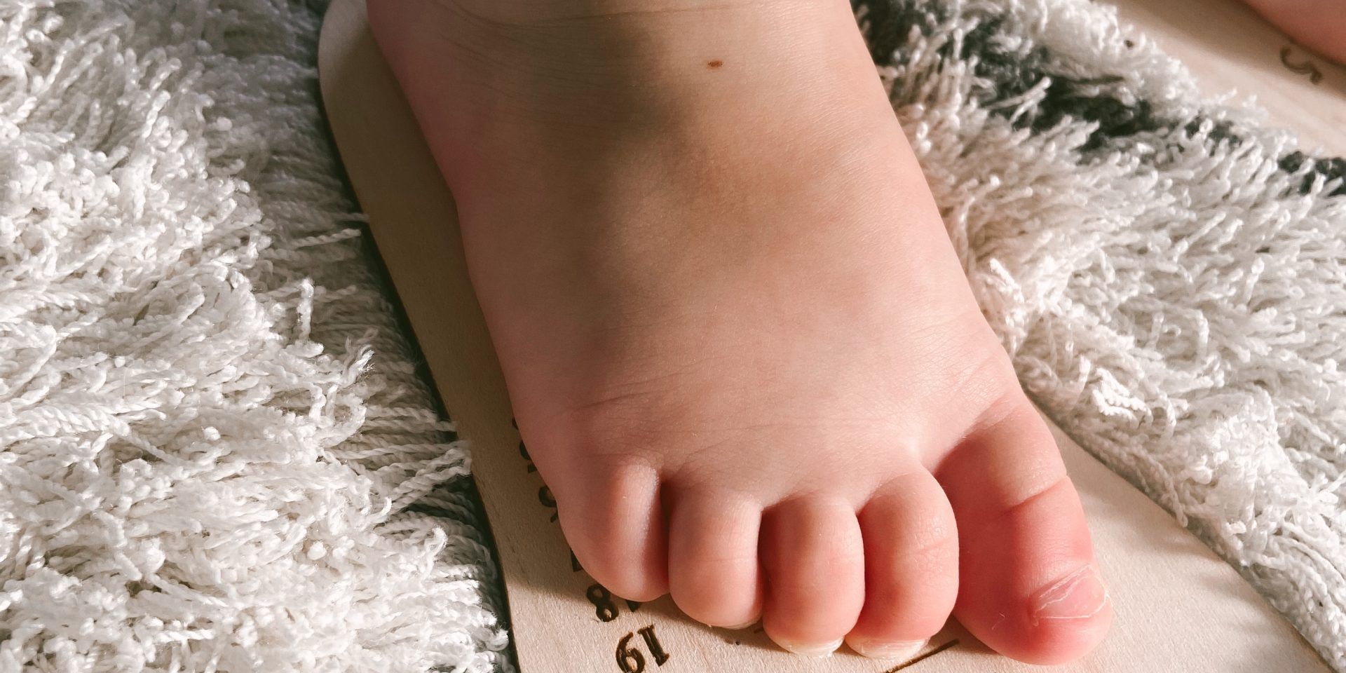 Medidor Madera Pie Calzado Infantil Personalizado Rosa TWINS - Barcelona