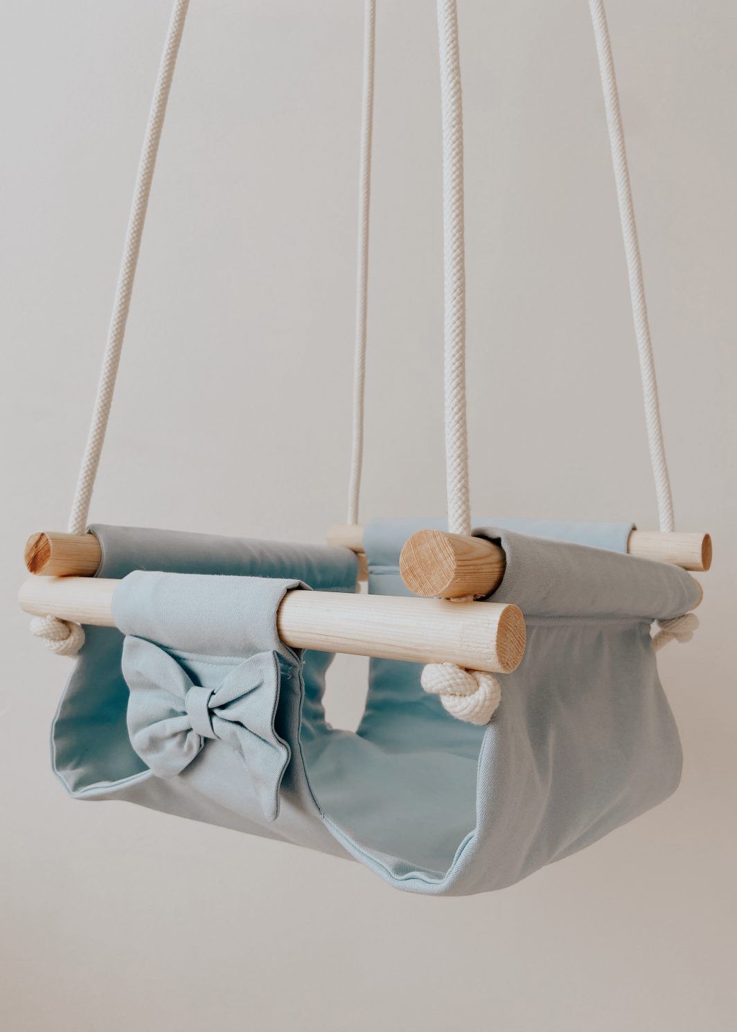 Columpio Infantil de Madera y Tela acolchada con lacito