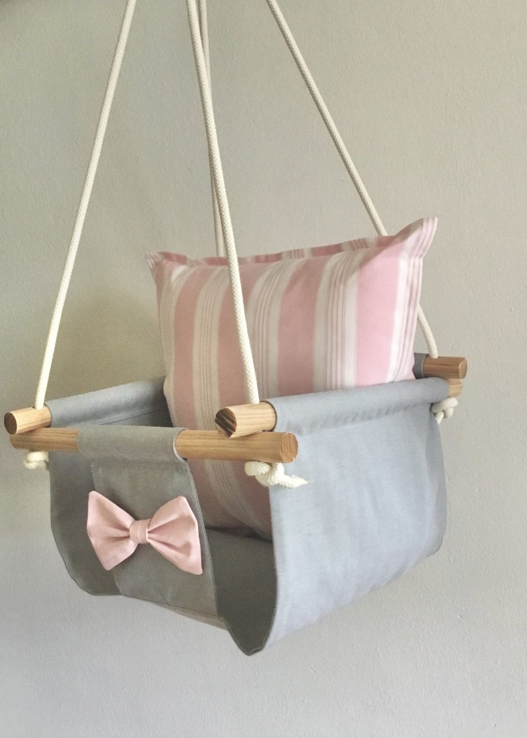 Columpio Infantil de Madera y Tela “Rosa & Gris”