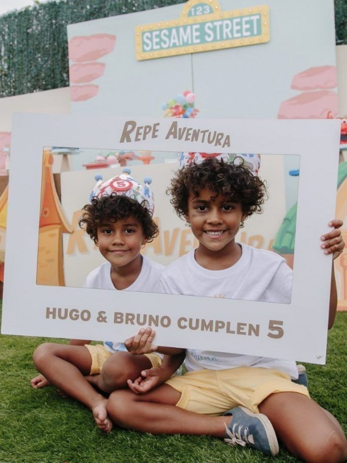 Marco-fotocall-madera-personalizado-cumpleaños-fiesta-repes-saraguchi-crisanfest-twins Marco-fotocall-madera-personalizado-cumpleaños-fiesta-saraguchi-barrio-sesamo-twins