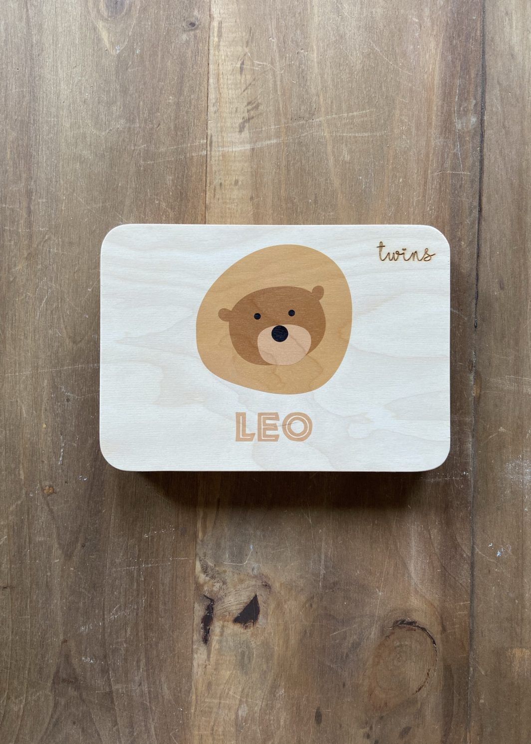 Ordenador-madera-juguete-nombre-dinos-personalizado-twins-barcelona
