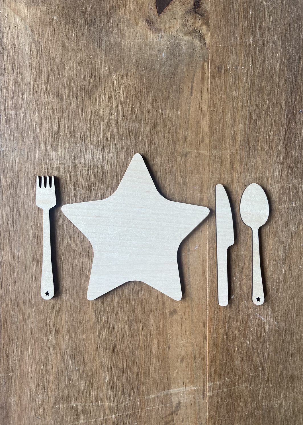 Plato & Cubiertos Madera Estrella
