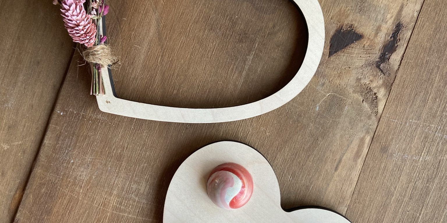 Pack-san-valentin-regalos-madera-originales-twins-barcelona-flores-bombones