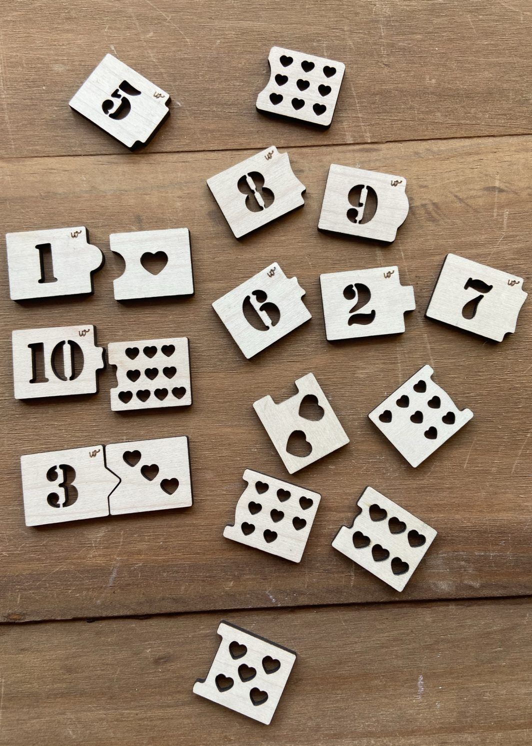 Puzzle Números contar niños Barcelona TWINS Madera Corazones