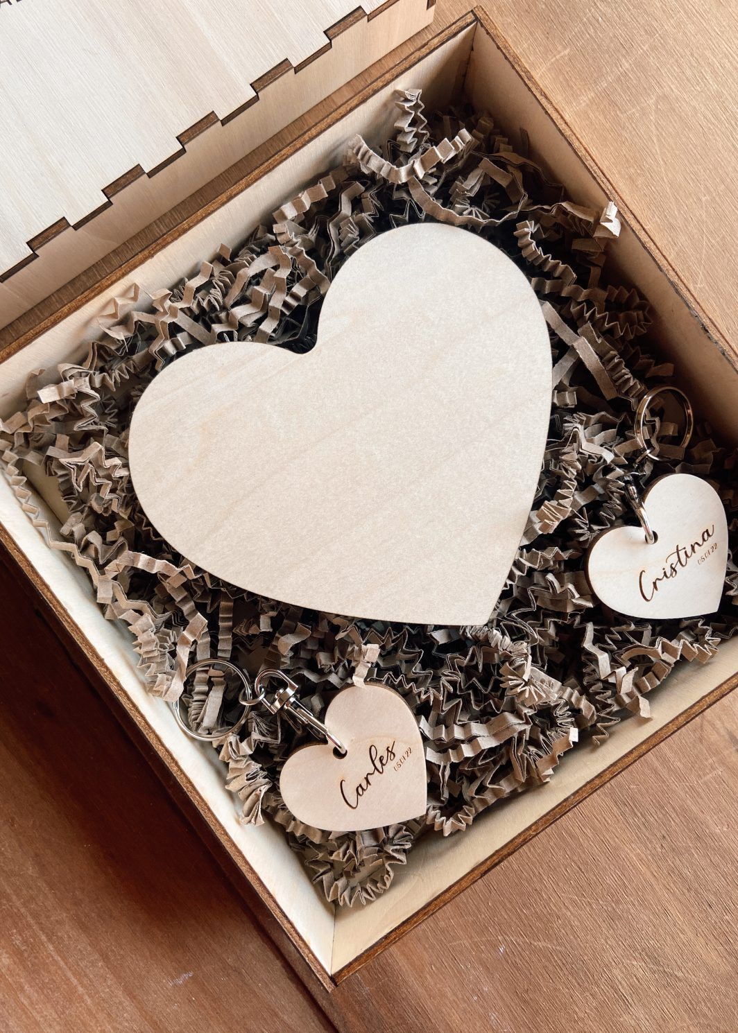 Caja Madera grabada Personalizada Corazones llaveros twins