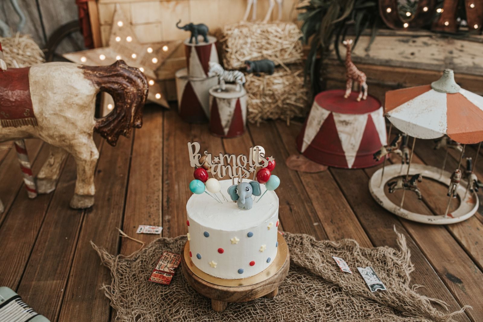 caketopper-madera-per-molts-anys-barcelona-twins